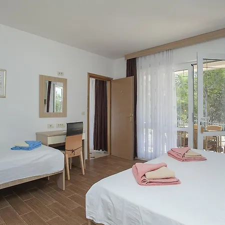 Maris Apartament *